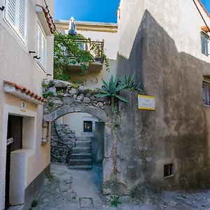 Appartamento Under Ancient Roofs, Vrbnik